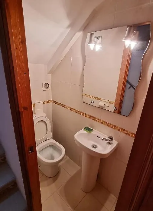 Room At Robert'S, In A Shared House-1