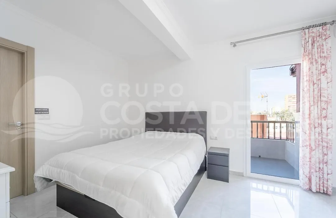 Espectacular Apartamento En Benalmadena Costa, Frente Al Mar-1