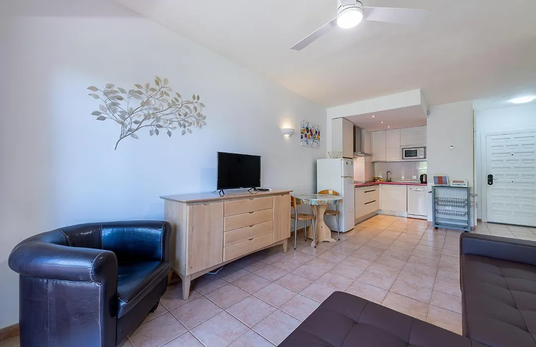 797 Holiday Rentals- Precioso Piso Con Vistas Al Jardin En Benalbeach-1