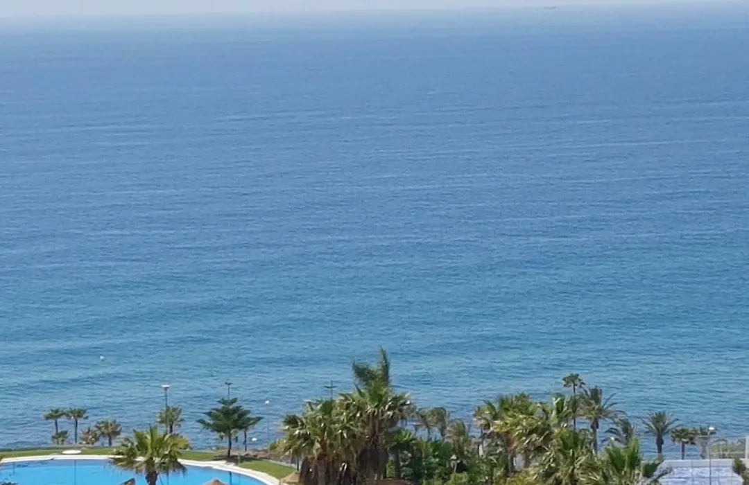 Frente Al Mar-1