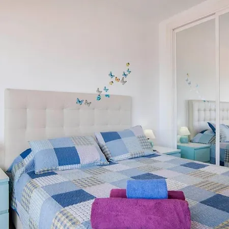 021 - Wonderful Beachfront Apartment With Stunning Sea Views-2