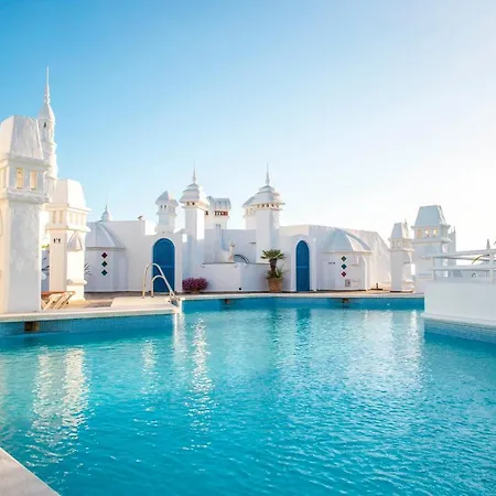 Popeye Suite: Puerto Marina Island Retreat with Rooftop Pool-3