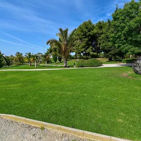 Benal Beach, Luxury Sea & Mountain View Beachside 1 Bedroom Apartment-3