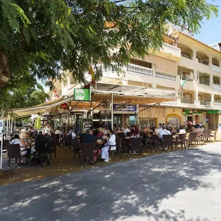 Chic Beachfront Flat With Amazing Sea Views And Private Indoor Parking-3
