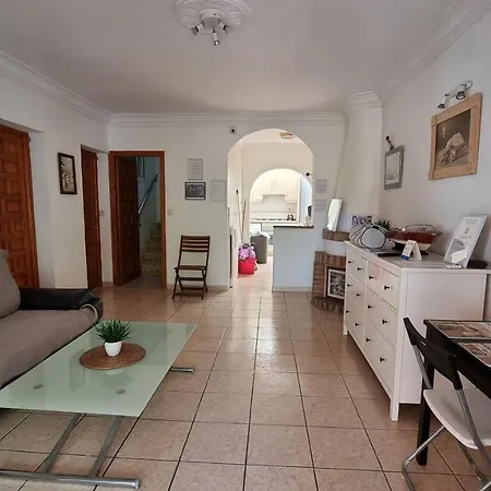 Room At Robert'S, In A Shared House-3