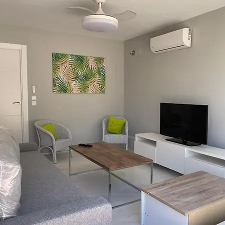 Seafront Recently Renovated Apartments-3