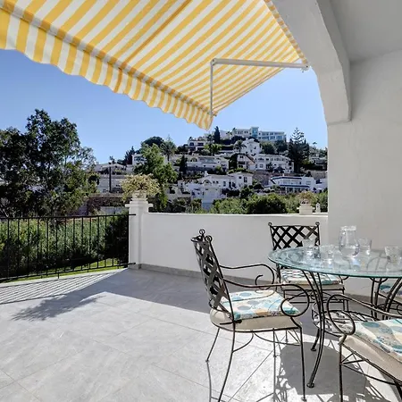 Quaint 2 Bedroom Townhouse With Pool Close To Sea!-2