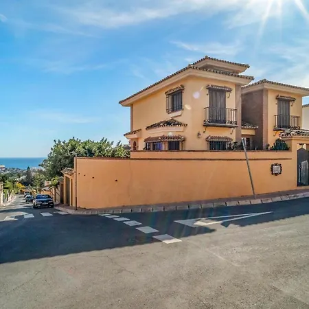 Nice Home In Benalmadena With 5 Bedrooms, Wifi And Outdoor Swimming Pool-2