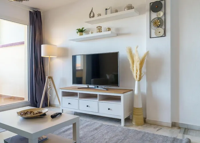 Chic Beachfront Flat With Amazing Sea Views And Private Indoor Parking Benalmádena admite animales