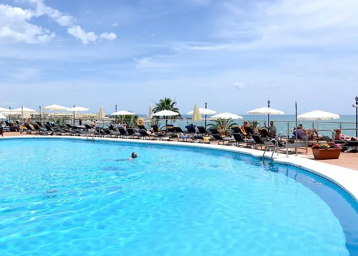 Hoteles de Lujo en Benalmádena cerca de Puerto Marina Benalmádena