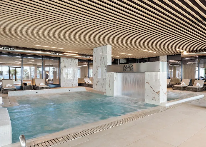Hotels met jacuzzi in Benalmádena
